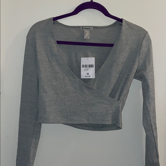 Forever 21 Cropped long sleeve crossover top - Picture 1 of 2